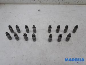 Gebruikte Klepstoter Opel Vivaro 1.6 CDTI 95 Euro 6 Prijs € 60,50 Inclusief btw aangeboden door Maresia Parts