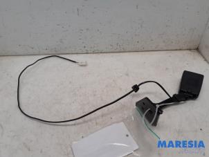 Gebruikte Veiligheidsgordel Insteek links-achter Peugeot 3008 I (0U/HU) 1.6 16V THP 155 Prijs € 25,00 Margeregeling aangeboden door Maresia Parts
