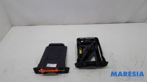 Gebruikte Krikset Peugeot Expert (V1/VA/VB/VE/VF/VT/VY) 2.0 Blue HDi 180 16V Prijs € 60,50 Inclusief btw aangeboden door Maresia Parts