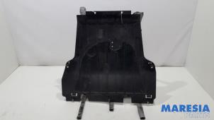 Gebruikte Motor Beschermplaat Renault Clio IV Estate/Grandtour (7R) 1.5 Energy dCi 90 FAP Prijs € 45,00 Margeregeling aangeboden door Maresia Parts