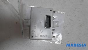 Gebruikte Module Navigatie Renault Twingo III (AH) 1.0 SCe 70 12V Prijs € 35,00 Margeregeling aangeboden door Maresia Parts