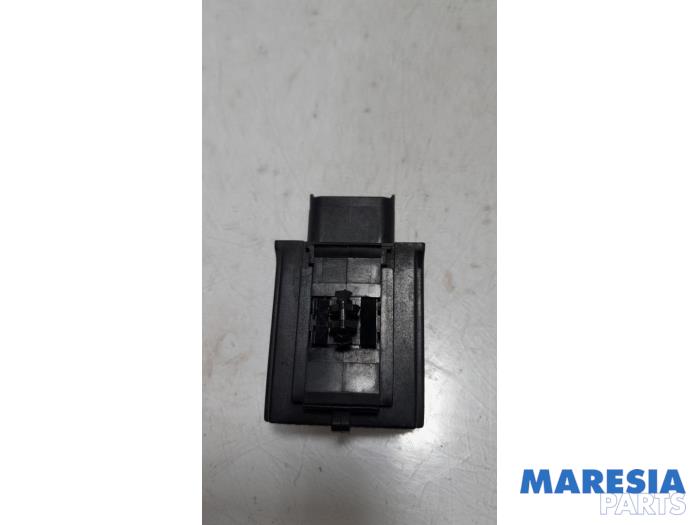 Gebruikte Computer Diversen Peugeot 3008 I (0U/HU) 1.6 16V THP 155 Prijs € 35,00 Margeregeling aangeboden door Maresia Parts