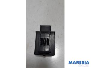 Gebruikte Computer Diversen Peugeot 3008 I (0U/HU) 1.6 16V THP 155 Prijs € 35,00 Margeregeling aangeboden door Maresia Parts