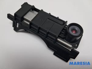 Gebruikte Camera voorzijde Renault Twingo III (AH) 1.0 SCe 70 12V Prijs € 149,99 Margeregeling aangeboden door Maresia Parts