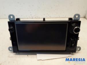 Gebruikte Regelunit Multi Media Renault Clio IV Estate/Grandtour (7R) 1.5 Energy dCi 90 FAP Prijs € 225,00 Margeregeling aangeboden door Maresia Parts