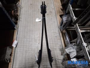 Gebruikte Dakrail set Citroen C4 Cactus (0B/0P) 1.2 PureTech 82 12V Prijs € 99,00 Margeregeling aangeboden door Maresia Parts