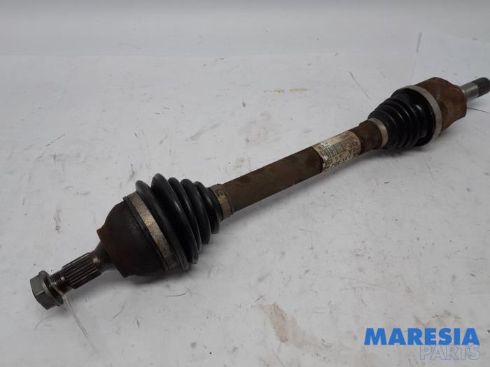 Gebruikte Aandrijfas links-voor Citroen C4 Berline (NC) 1.4 16V VTi Prijs € 35,00 Margeregeling aangeboden door Maresia Parts