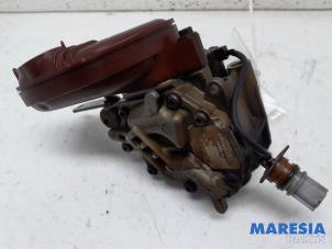 Gebruikte Oliepomp Renault Clio IV (5R) 1.2 TCE 16V GT EDC Prijs € 40,00 Margeregeling aangeboden door Maresia Parts