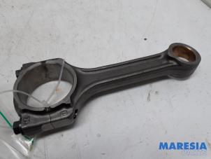 Gebruikte Drijfstang Fiat 500 (312) 1.3 MJTD 16V Prijs € 45,00 Margeregeling aangeboden door Maresia Parts