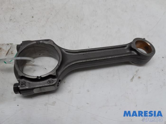 Gebruikte Drijfstang Fiat 500 (312) 1.3 MJTD 16V Prijs € 45,00 Margeregeling aangeboden door Maresia Parts