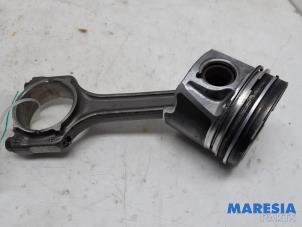 Gebruikte Drijfstang Fiat 500 (312) 1.3 MJTD 16V Prijs € 59,99 Margeregeling aangeboden door Maresia Parts