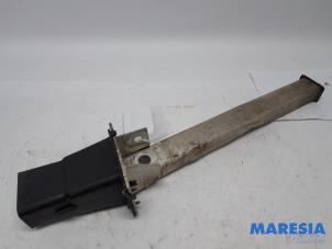 Gebruikte Frontdeel steun Peugeot 3008 I (0U/HU) 1.6 16V THP 155 Prijs € 25,00 Margeregeling aangeboden door Maresia Parts