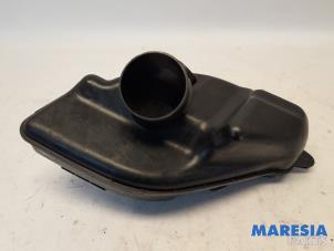 Gebruikte Resonantiehuis Peugeot 3008 I (0U/HU) 1.6 16V THP 155 Prijs € 30,00 Margeregeling aangeboden door Maresia Parts