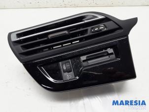 Gebruikte Luchtrooster Dashboard Citroen C4 Grand Picasso (3A) 1.6 16V THP 155 Prijs € 35,00 Margeregeling aangeboden door Maresia Parts