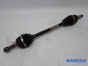 Gebruikte Homokineetas links-voor Peugeot 208 I (CA/CC/CK/CL) 1.4 HDi Prijs € 59,99 Margeregeling aangeboden door Maresia Parts