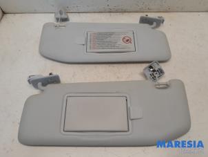 Gebruikte Zonneklep set Peugeot 208 I (CA/CC/CK/CL) 1.4 HDi Prijs € 19,99 Margeregeling aangeboden door Maresia Parts