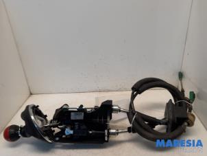 Gebruikte Versnellingspook Fiat 500C (312) 0.9 TwinAir 85 Prijs € 50,00 Margeregeling aangeboden door Maresia Parts