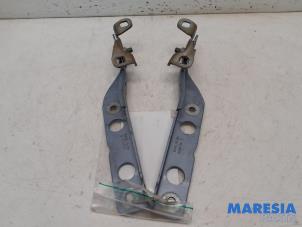 Gebruikte Motorkap Scharnier Citroen C4 Grand Picasso (3A) 1.6 16V THP 155 Prijs € 35,00 Margeregeling aangeboden door Maresia Parts