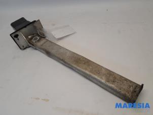 Gebruikte Frontdeel steun Peugeot 3008 I (0U/HU) 1.6 16V THP 155 Prijs € 25,00 Margeregeling aangeboden door Maresia Parts