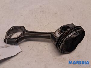 Gebruikte Drijfstang Citroen C4 Cactus (0B/0P) 1.2 PureTech 110 12V Prijs € 49,99 Margeregeling aangeboden door Maresia Parts