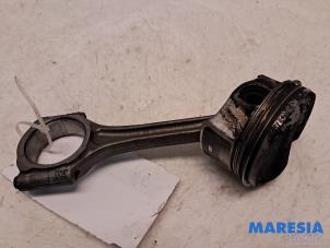 Gebruikte Drijfstang Citroen C4 Cactus (0B/0P) 1.2 PureTech 110 12V Prijs € 49,99 Margeregeling aangeboden door Maresia Parts