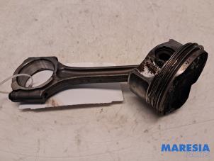 Gebruikte Drijfstang Citroen C4 Cactus (0B/0P) 1.2 PureTech 110 12V Prijs € 49,99 Margeregeling aangeboden door Maresia Parts