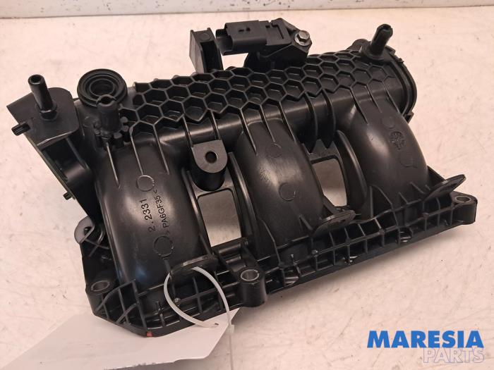 Gebruikte Inlaatspruitstuk Citroen C4 Cactus (0B/0P) 1.2 PureTech 110 12V Prijs € 34,95 Margeregeling aangeboden door Maresia Parts