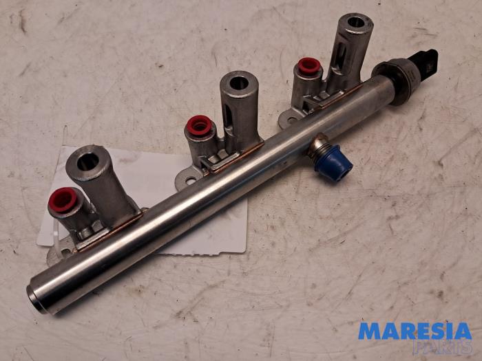 Gebruikte Common rail (Injectie) Citroen C4 Cactus (0B/0P) 1.2 PureTech 110 12V Prijs € 30,00 Margeregeling aangeboden door Maresia Parts