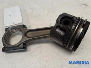 Gebruikte Drijfstang Peugeot 308 CC (4B) 2.0 HDiF 16V Prijs € 75,00 Margeregeling aangeboden door Maresia Parts