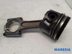 Gebruikte Drijfstang Peugeot 308 CC (4B) 2.0 HDiF 16V Prijs € 75,00 Margeregeling aangeboden door Maresia Parts