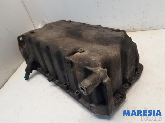 Carterpan van een Peugeot 308 CC (4B) 2.0 HDiF 16V 2010