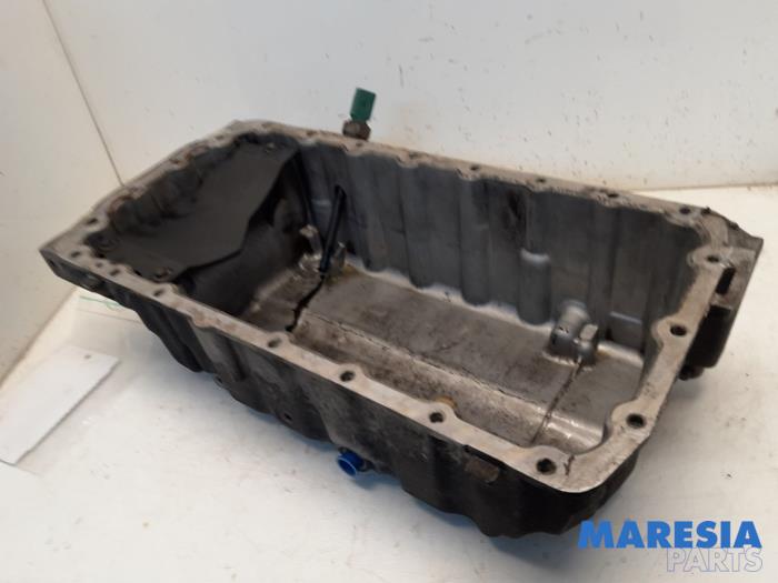 Carterpan van een Peugeot 308 CC (4B) 2.0 HDiF 16V 2010