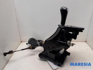 Gebruikte Versnellingspook Peugeot 3008 I (0U/HU) 1.6 16V THP 155 Prijs € 50,00 Margeregeling aangeboden door Maresia Parts