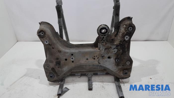Gebruikte Subframe Opel Vivaro 1.6 CDTI BiTurbo 140 Prijs € 90,75 Inclusief btw aangeboden door Maresia Parts