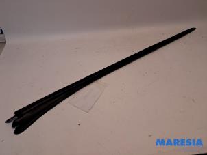 Gebruikte Carrosserielijst Peugeot 5008 I (0A/0E) 1.6 THP 16V Prijs € 25,00 Margeregeling aangeboden door Maresia Parts