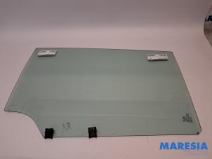 Gebruikte Deurruit 4Deurs rechts-achter Peugeot 5008 I (0A/0E) 1.6 THP 16V Prijs € 30,00 Margeregeling aangeboden door Maresia Parts