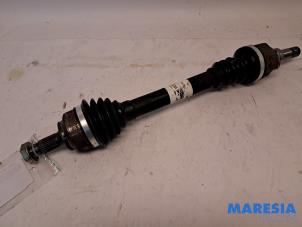 Gebruikte Aandrijfas links-voor Peugeot 206 SW (2E/K) 1.6 16V Prijs € 50,00 Margeregeling aangeboden door Maresia Parts