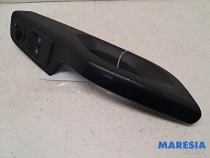 Gebruikte Schakelblok ruiten Opel Vivaro 1.6 CDTI BiTurbo 140 Prijs € 48,40 Inclusief btw aangeboden door Maresia Parts