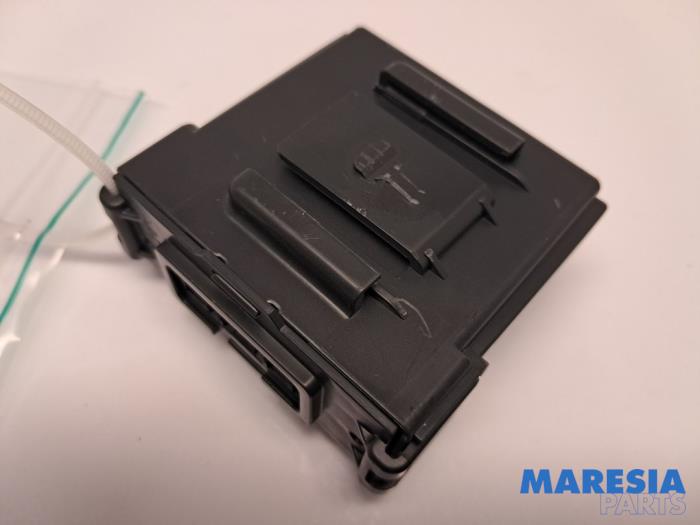 Gebruikte ABS Computer Renault Arkana (RJLL) 1.6 E-Tech 145 16V Prijs € 90,00 Margeregeling aangeboden door Maresia Parts