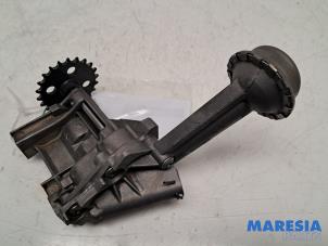 Gebruikte Oliepomp Renault Scénic II (JM) 1.6 16V Prijs € 50,00 Margeregeling aangeboden door Maresia Parts
