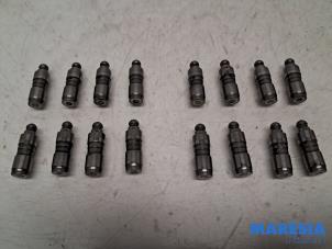 Gebruikte Klepstoter Renault Scénic II (JM) 1.6 16V Prijs € 50,00 Margeregeling aangeboden door Maresia Parts