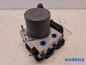 Gebruikte ABS Pomp Renault Clio V (RJAB) 1.0 TCe 100 12V Prijs € 160,00 Margeregeling aangeboden door Maresia Parts