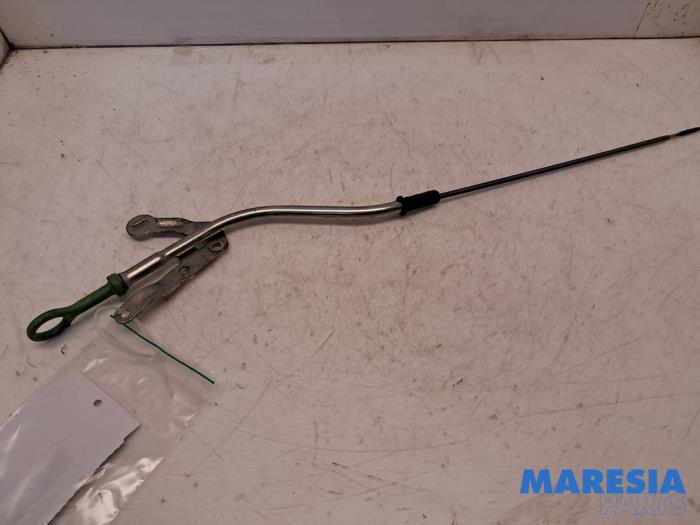 Gebruikte Olie Peilstok Alfa Romeo Giulietta (940) 1.4 TB 16V Prijs € 25,00 Margeregeling aangeboden door Maresia Parts