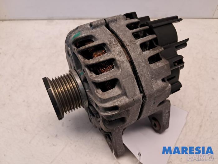Gebruikte Dynamo Renault Clio V (RJAB) 1.0 TCe 100 12V Prijs € 79,00 Margeregeling aangeboden door Maresia Parts
