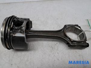 Gebruikte Zuiger Alfa Romeo Giulietta (940) 1.4 TB 16V Prijs € 50,00 Margeregeling aangeboden door Maresia Parts