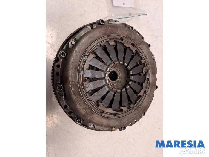 Dubbele massa vliegwiel van een Alfa Romeo Giulietta (940) 1.4 TB 16V 2010