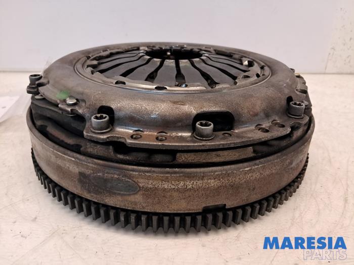 Dubbele massa vliegwiel van een Alfa Romeo Giulietta (940) 1.4 TB 16V 2010