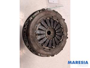 Gebruikte Dubbele massa vliegwiel Alfa Romeo Giulietta (940) 1.4 TB 16V Prijs € 125,00 Margeregeling aangeboden door Maresia Parts
