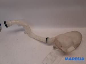 Gebruikte Ruitensproeiertank voor Citroen C3 (SC) 1.6 HDi 92 Prijs € 20,00 Margeregeling aangeboden door Maresia Parts