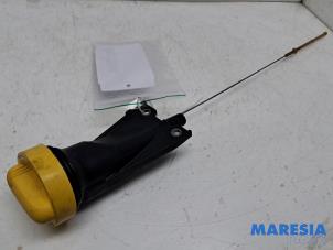 Gebruikte Olie Peilstok Renault Clio IV Estate/Grandtour (7R) 1.5 Energy dCi 90 FAP Prijs € 15,00 Margeregeling aangeboden door Maresia Parts